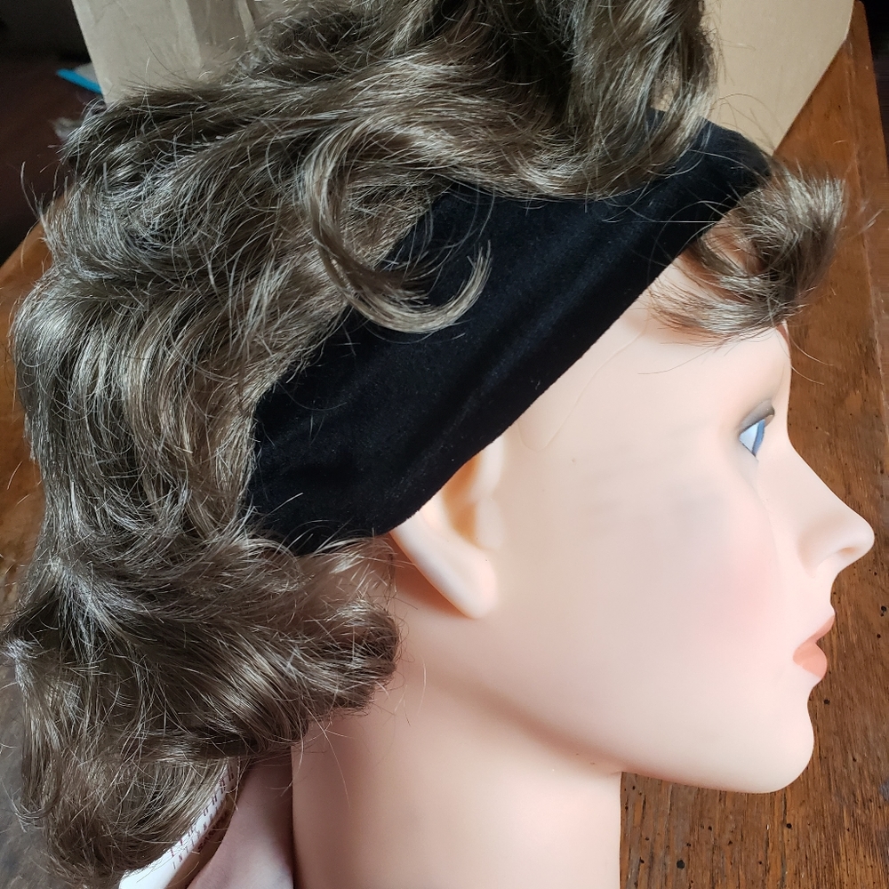 Short light brown velvet headband wig